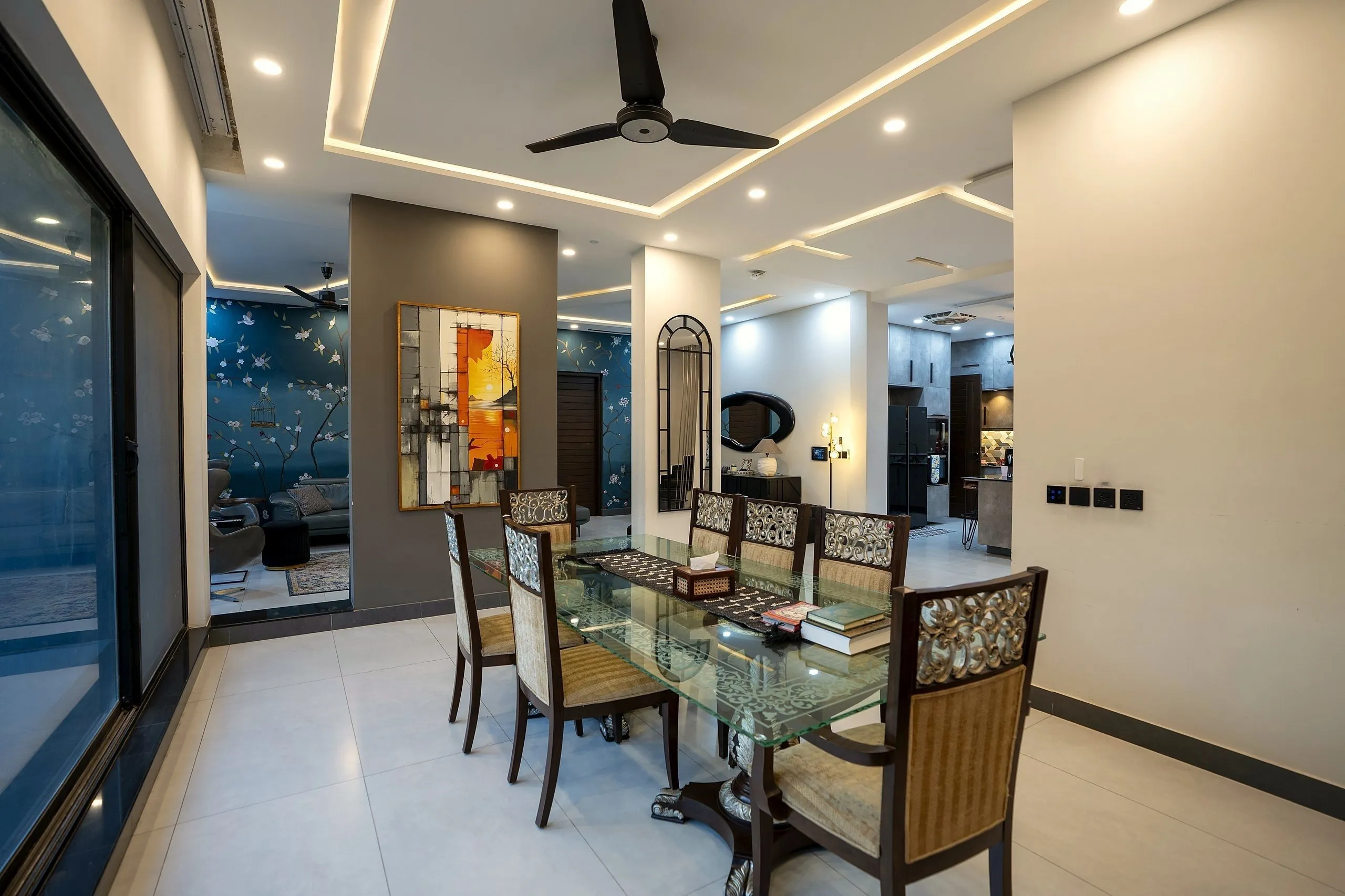 Dining area with wall keypad for scenes in the Ultra Edge Experience Studio